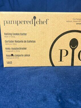 Pampered Chef Rolling Cookie Cutter Heart Fluted Circle Retired 1442